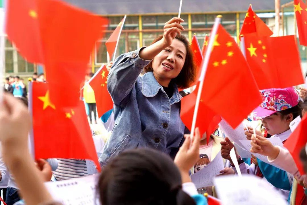 媒体公布年度艺人红黑榜，杨紫白鹿好感满分，黑榜全被男明星占领